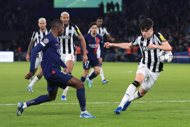 Paris Saint-Germain v&agrave; Newcastle United sẽ c&oacute; m&agrave;n đọ sức đ&aacute;ng ch&uacute; &yacute; để tự quyết tấm v&eacute; v&agrave;o Top 8.