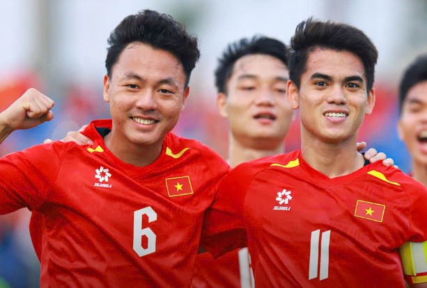 Nguyễn Th&aacute;i Sơn v&agrave; Khuất Văn Khang l&agrave; những thủ lĩnh được chờ đợi sẽ dẫn dắt U23 Việt Nam gi&agrave;nh kết quả tốt trước U23 H&agrave;n Quốc. Ảnh: 