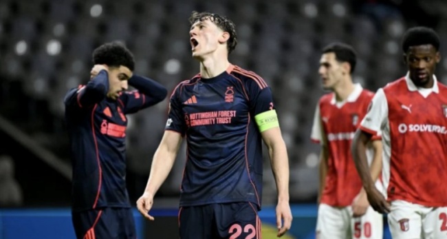 Ảnh bài viết Hỏng 11m và phản lưới nhà, Nottingham thua trận thứ 2 ở Europa League