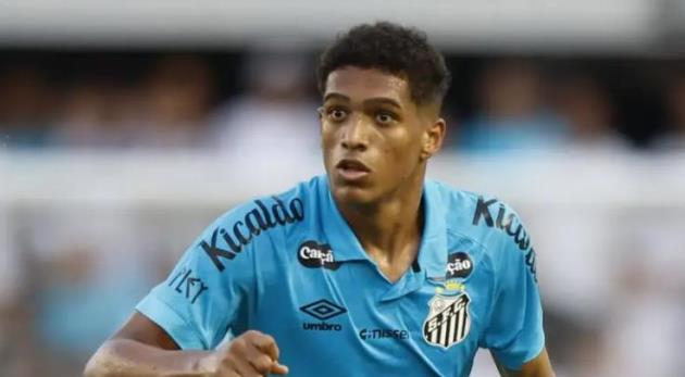 Souza l&agrave; t&acirc;n binh đầy triển vọng của Tottenham.