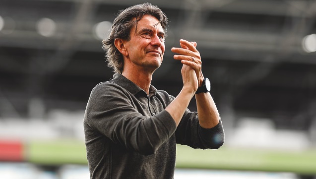 HLV Frank đang đối mặt với áp lực lớn.