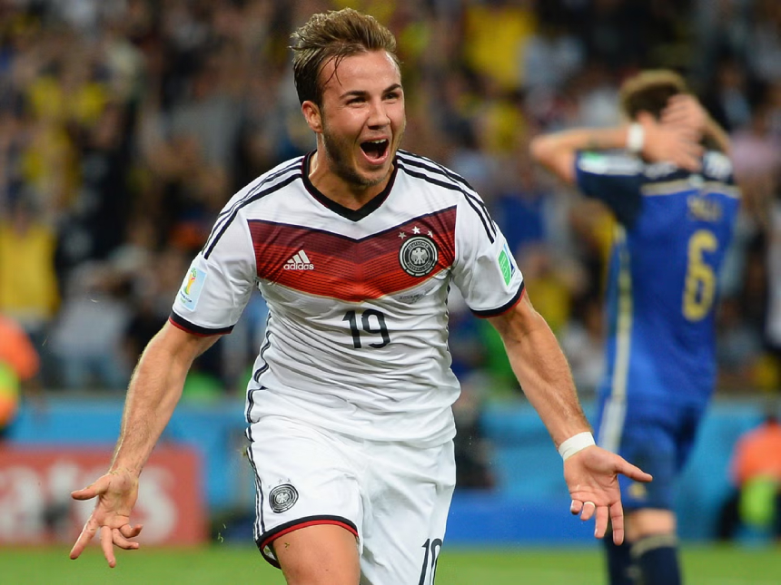 Gotze bước ra từ b&oacute;ng tối lịch sử.