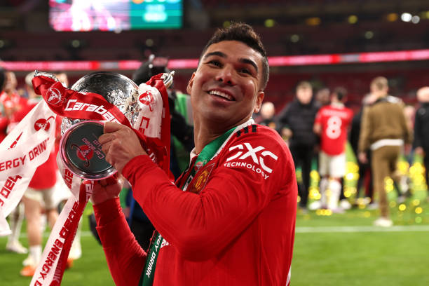 Casemiro ghi b&agrave;n thắng quan trọng, g&oacute;p c&ocirc;ng gi&uacute;p Manchester United v&ocirc; địch EFL Cup 2023.