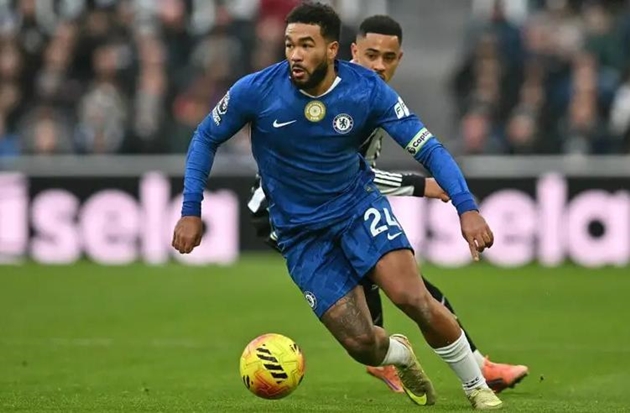 Chelsea vẫn chưa c&oacute; nh&agrave; t&agrave;i trợ ở mặt trước &aacute;o.