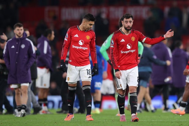 Tuyến giữa MU mong manh sau khi Casemiro x&aacute;c nhận rời Old Trafford.