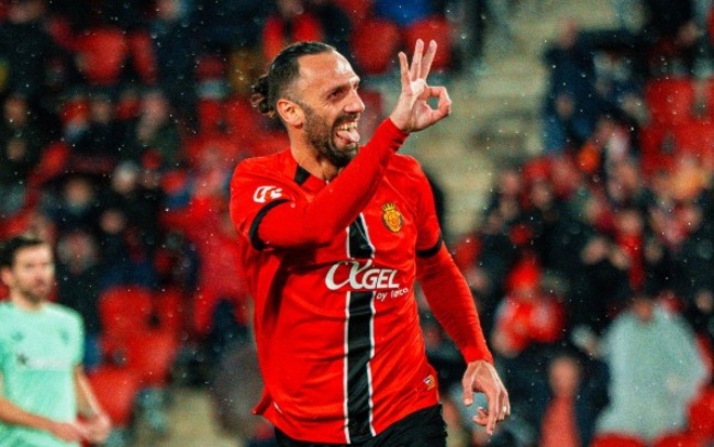 Tiền đạo Vedat Muriqi trong màu áo Mallorca.