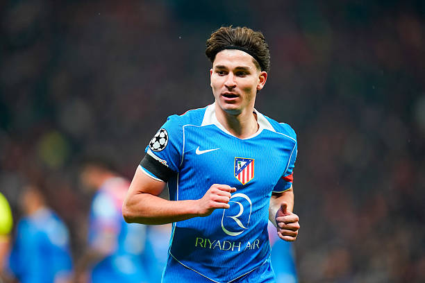 Arsenal quan t&acirc;m đến Julian Alvarez