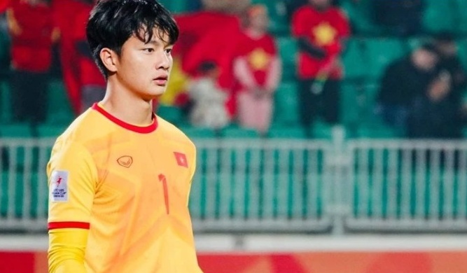 Văn Bình là thủ môn trẻ tài năng.