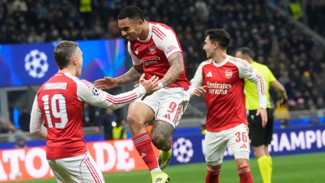 Jesus tỏa s&aacute;ng trước Inter.