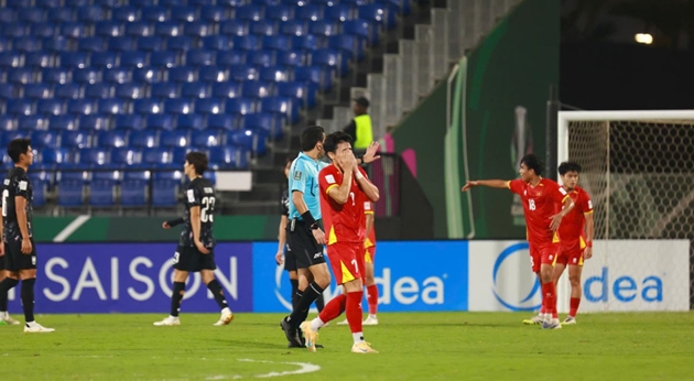 Tấm thẻ đỏ sẽ l&agrave; lời nhắc cho Đ&igrave;nh Bắc ở qu&atilde;ng tiếp theo của sự nghiệp.