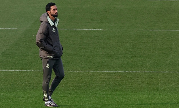 Arbeloa đối diện khó khăn mà các HLV tiền nhiệm từng đối mặt.