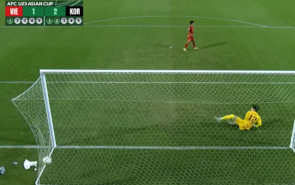 Hwang Jae Yun đổ hướng sai cả 7 lần trước c&aacute;c c&uacute; s&uacute;t lu&acirc;n lưu của U23 Việt Nam.