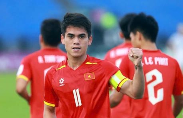 Ảnh bài viết Từ tiền đạo đến trung vệ là đẳng cấp Khuất Văn Khang