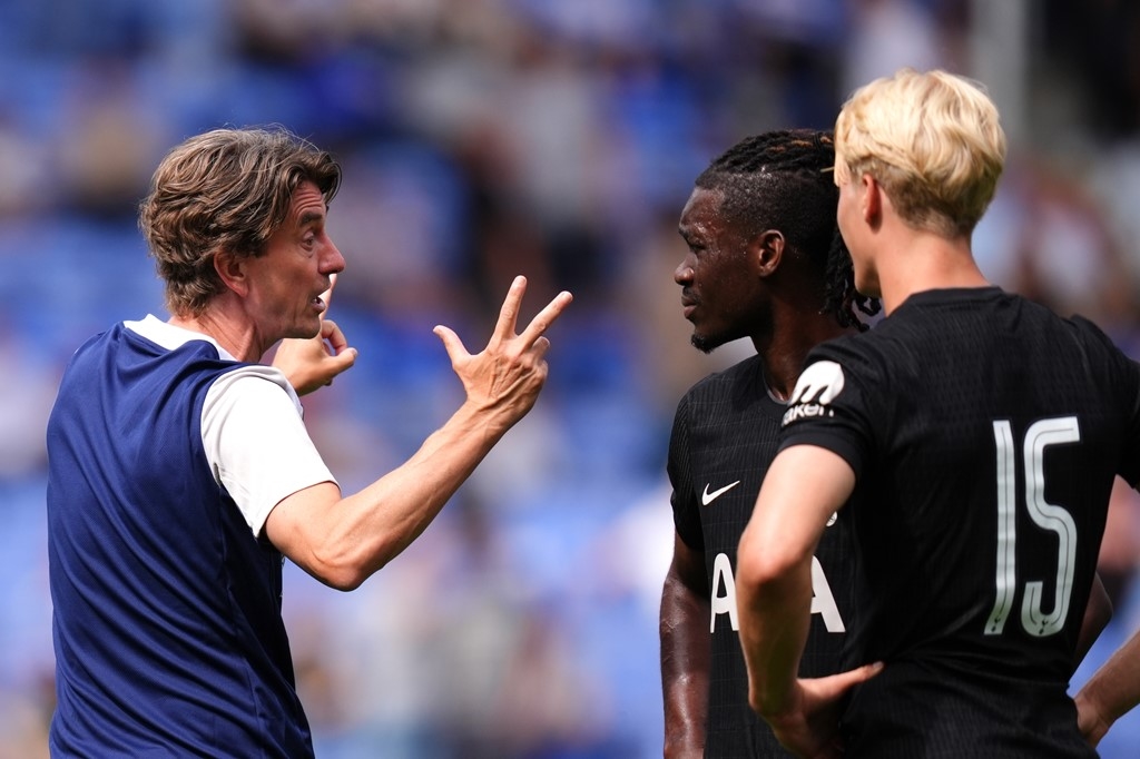 HLV Thomas Frank khẳng định đội b&oacute;ng cần giữ Mathys Tel v&agrave; Yves Bissouma lại ở kỳ chuyển nhượng th&aacute;ng Gi&ecirc;ng.