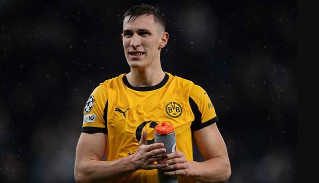 Barcelona đ&atilde; quyết định r&uacute;t khỏi cuộc đua gi&agrave;nh chữ k&yacute; của Nico Schlotterbeck.