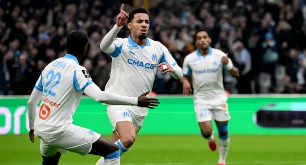 Ethan Nwaneri ghi b&agrave;n trong trận ra mắt Marseille.