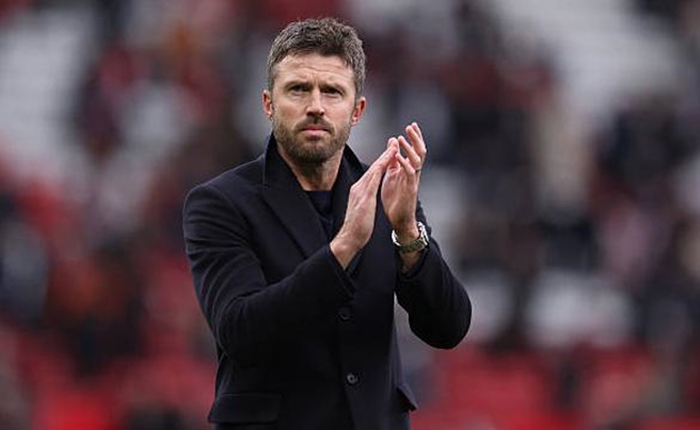 Michael Carrick v&agrave; c&aacute;c học tr&ograve; sẵn s&agrave;ng th&aacute;ch thức Arsenal.