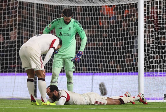 Ảnh bài viết HLV Arne Slot báo tin dữ về tình hình của Joe Gomez