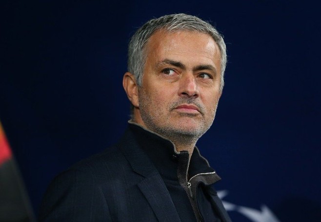 HLV Mourinho đối mặt &aacute;p lực lớn.