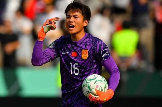 Li Hao trong m&agrave;u &aacute;o U23 Trung Quốc.