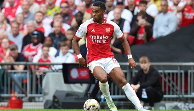 Jurrien Timber được Paul Scholes đ&aacute;nh gi&aacute; cao.