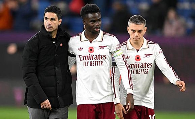 Arsenal đang nắm lợi thế trong cuộc đua vô địch Ngoại hạng Anh.