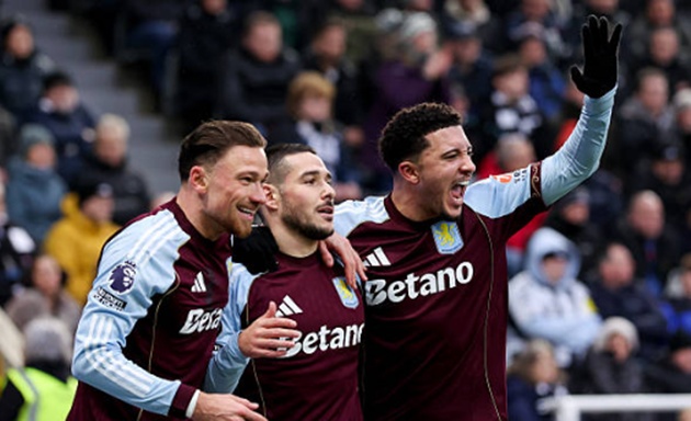 Buendia mở tỷ số sau c&uacute; s&uacute;t xa tuyệt đẹp.