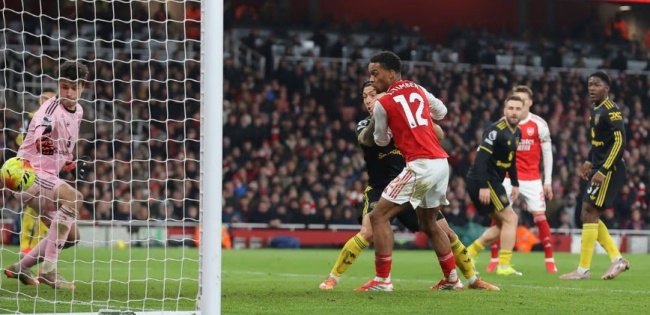 Lisandro Martinez - 6.1 điểm. Một ng&agrave;y thi đấu k&eacute;m may mắn của Martinez khi anh v&ocirc; t&igrave;nh đưa b&oacute;ng về lưới nh&agrave; trong nỗ lực tranh chấp với Jurrien Timber.