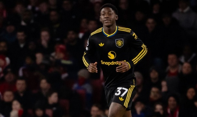 SKobbie Mainoo - 7.1 điểm. Sao trẻ người Anh c&oacute; th&ecirc;m một trận đấu kỷ luật b&ecirc;n cạnh đ&agrave;n anh Casemiro. Mainoo ng&agrave;y c&agrave;ng tự tin trong việc cầm b&oacute;ng v&agrave; điều tiết nhịp độ. 