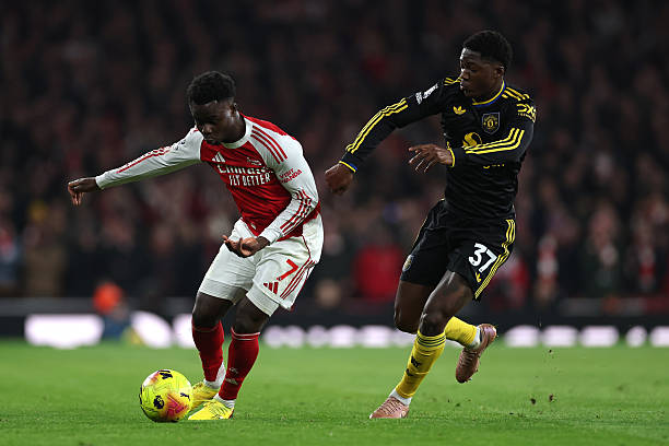 Arsenal g&acirc;y thất vọng khi gục ng&atilde; trước Manchester United.