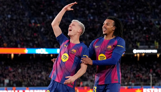 Dani Olmo tỏa s&aacute;ng trong chiến thắng 3-0 của Barcelona.