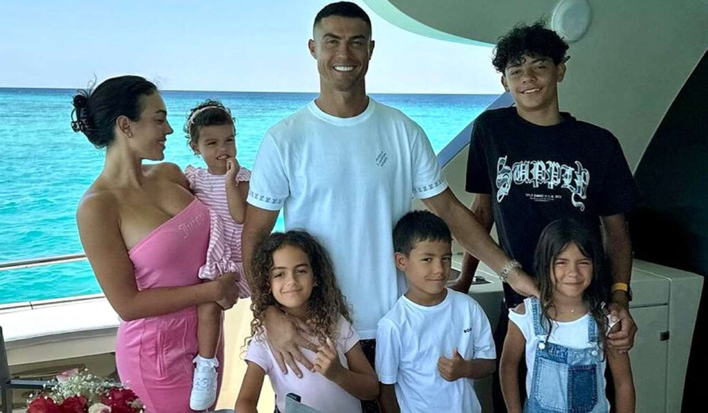 Ronaldo và hành trình kiến tạo thế hệ sau.