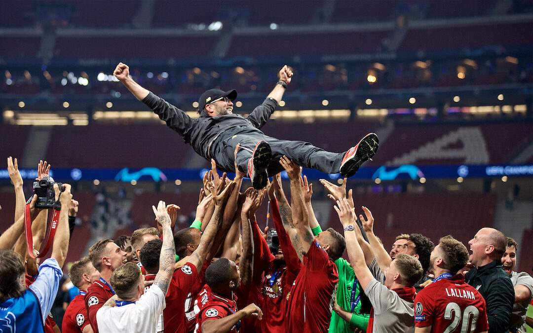 Khi người hùng chọn cách bước xuống.