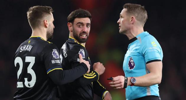 Fernandes c&oacute; thể l&agrave;m mọi thứ ở MU.