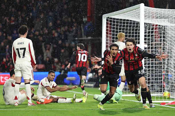 Liverpool bị Bournemouth chấm dứt mạch 13 trận bất bại.