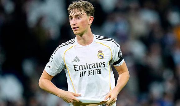 Deean Huijsen hiện đạt thể trạng tốt nhất.