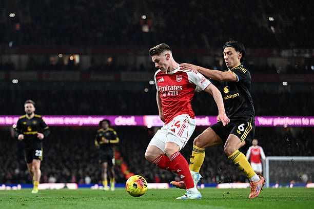 Viktor Gyokeres đang tỏ ra v&ocirc; hại ở những t&igrave;nh huống b&oacute;ng sống.