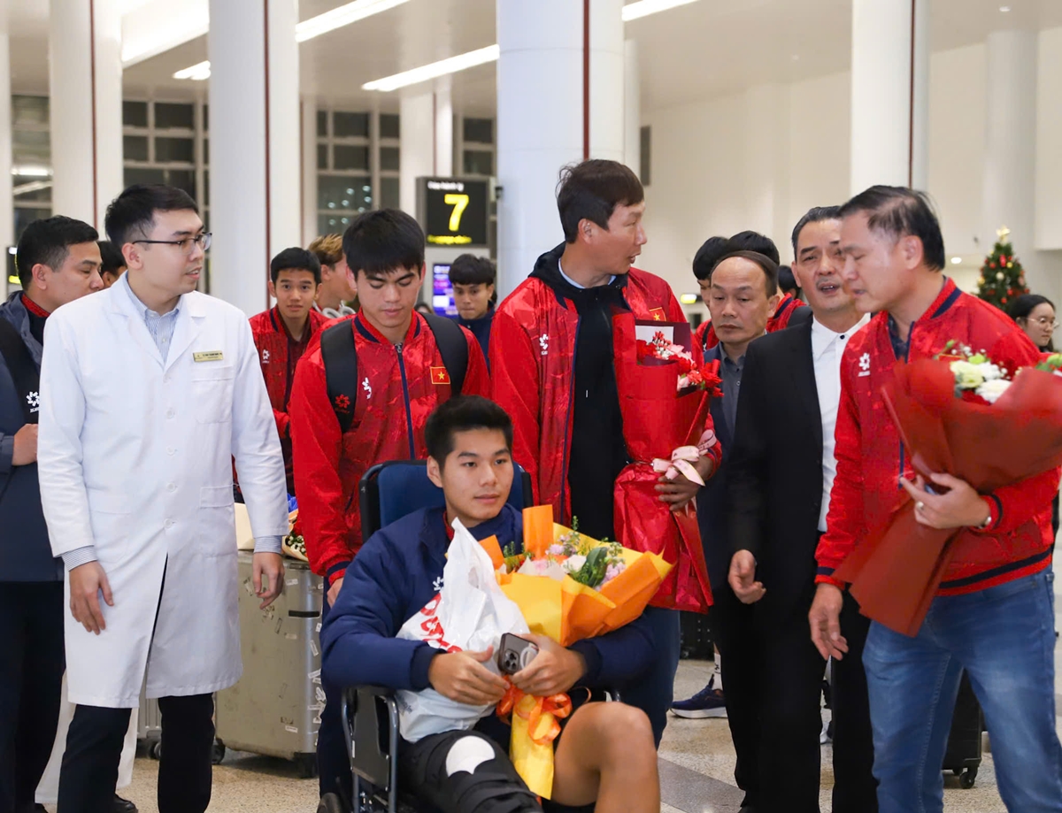 Ảnh bài viết Trung vệ Nguyễn Hiểu Minh chưa ấn định ngày mổ dây chằng