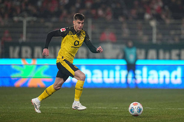 Anselmino đang thi đấu rất tốt tại Dortmund.