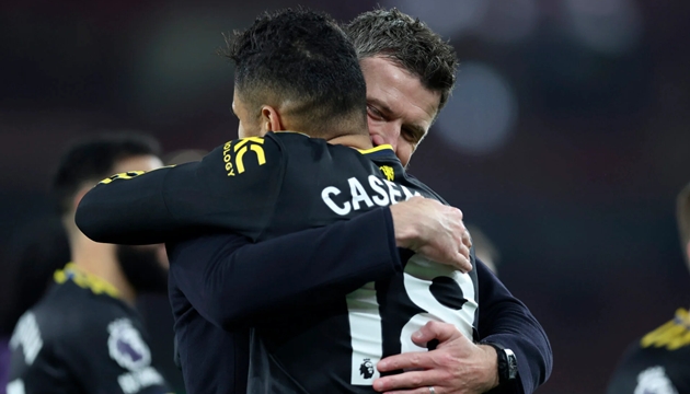 Carrick đang cho thấy sự bản lĩnh vượt qua b&atilde;o gi&ocirc;ng.