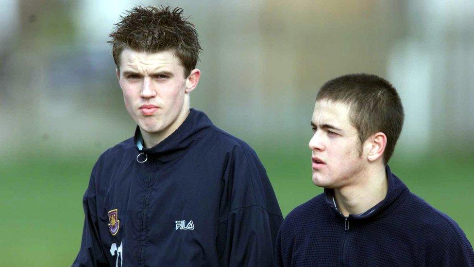 Di sản gia đ&igrave;nh hun đ&uacute;c bản lĩnh th&eacute;p.