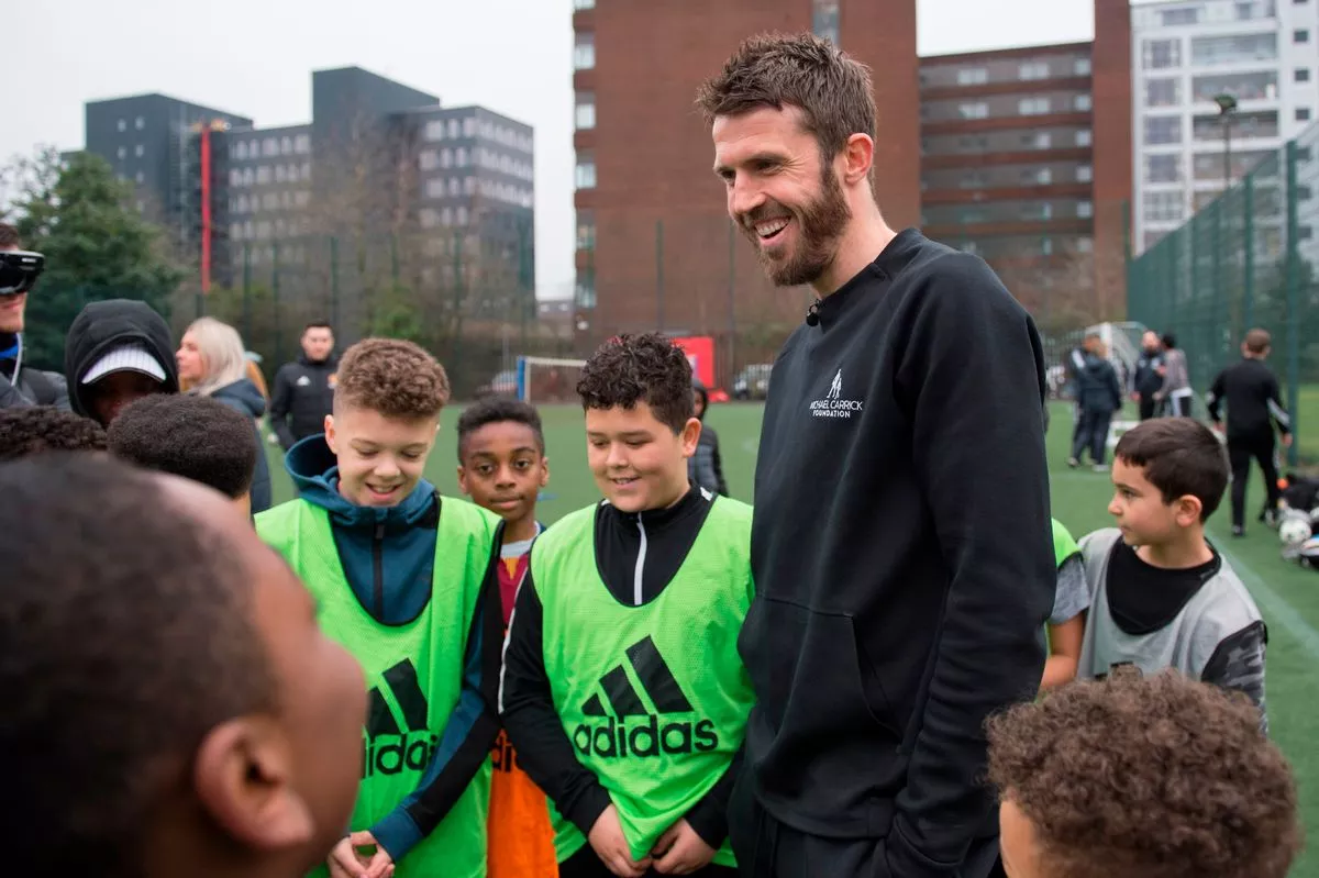 Carrick v&agrave; nghệ thuật vực dậy niềm tin.