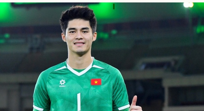 Ảnh bài viết Trần Trung Kiên đi lễ chùa cầu an sau giải U23 châu Á