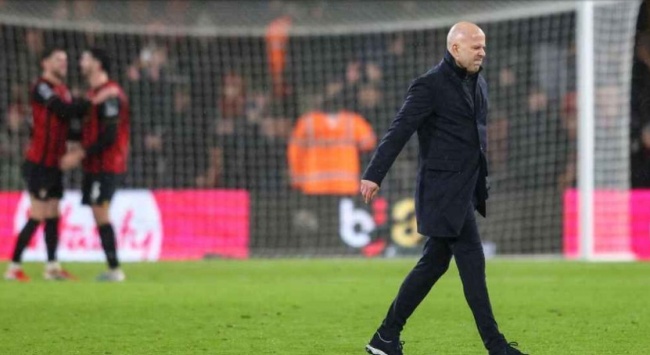 Ảnh bài viết Carragher cảnh báo Arne Slot sẽ mất ghế nếu Liverpool hụt Top 4