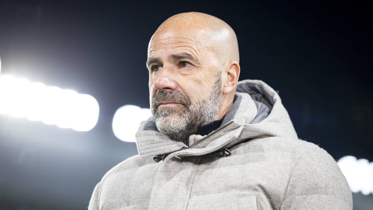 HLV Peter Bosz đối mặt b&agrave;i to&aacute;n kh&oacute; l&agrave; phong tỏa sức mạnh của Bayern Munich.
