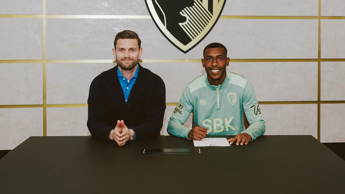 Rayan ch&iacute;nh thức gia nhập AFC Bournemouth.