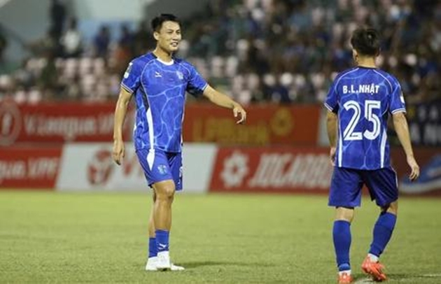 Ảnh bài viết Mạc Hồng Quân tái xuất V-League khoác áo Becamex TP.HCM
