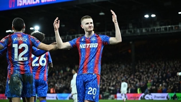 Adam Wharton được kỳ vọng l&agrave; lời giải tiếp theo cho khu trung tuyến Man United.