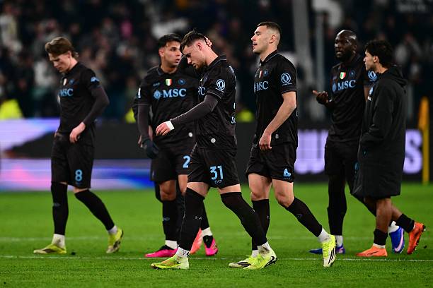 Napoli đối diện nguy cơ bị loại sớm khỏi Champions League.