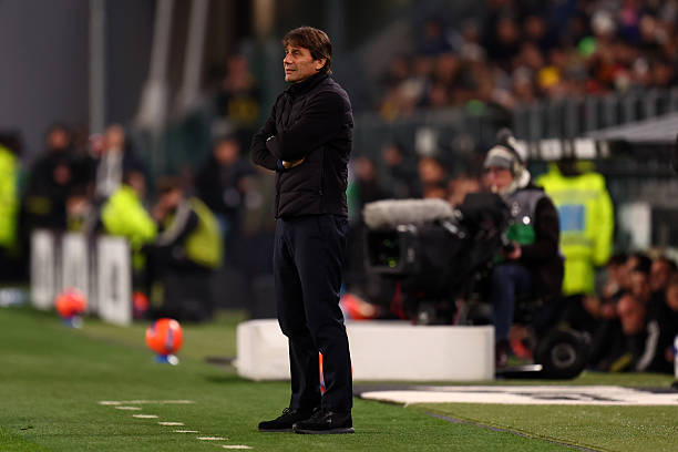 HLV Antonio Conte thiếu vắng nhiều trụ cột trước thềm màn thư hùng giữa Napoli với Chelsea.